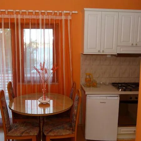 16725a Apartment *
